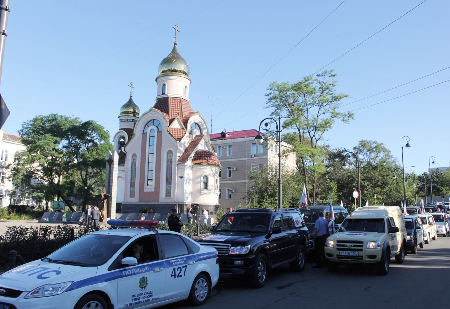 Священники епархии благословили автопробег приморских ветеранов УВД «Владивосток—Москва»