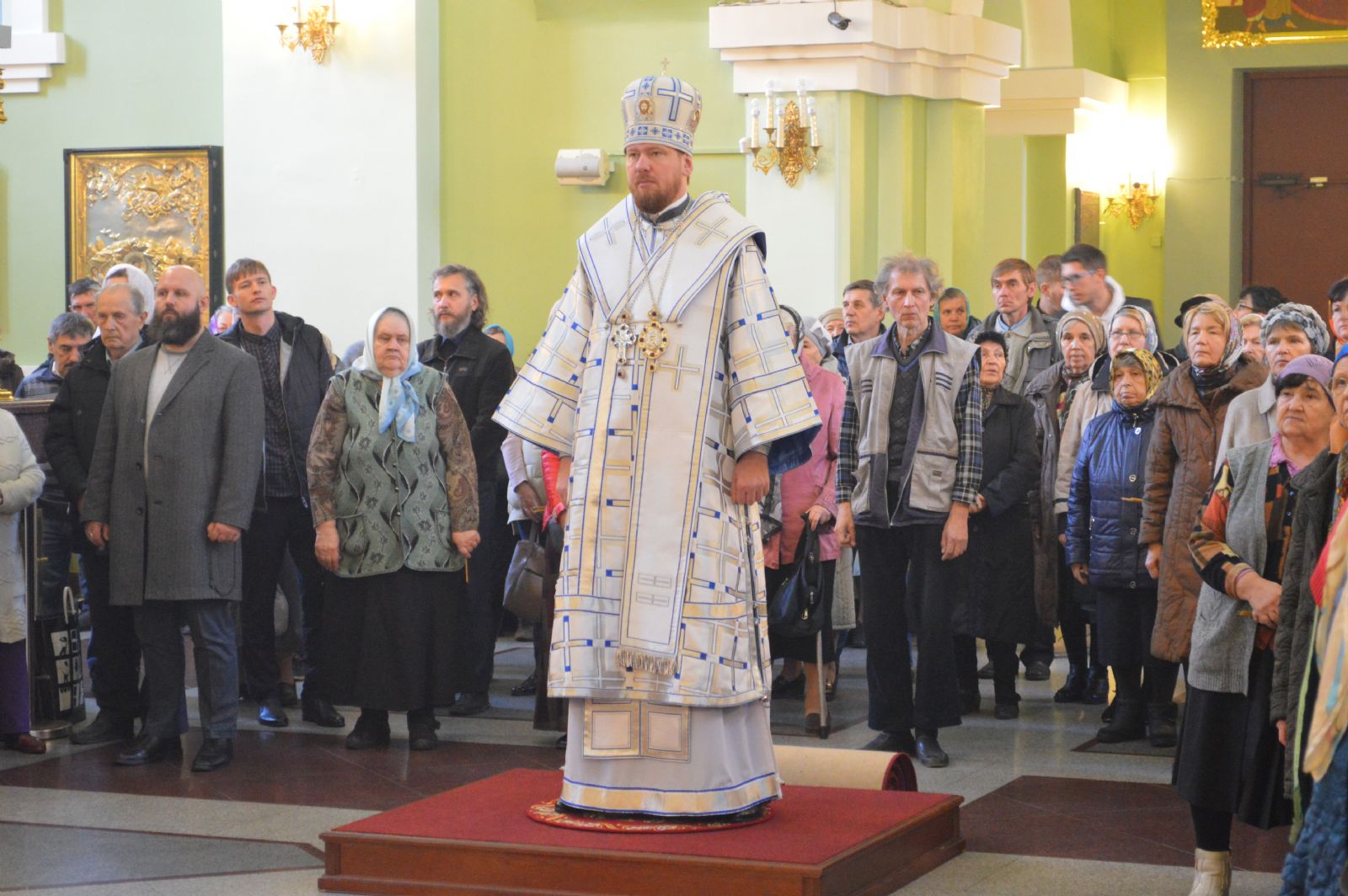Митрополит Владимир возглавил Божественную литургию в Покровском соборе Владивостока в день престольного праздника
