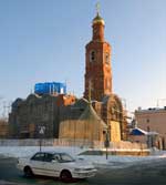 вид постройки в декабре 2004 г. после установки купола на колокольне.