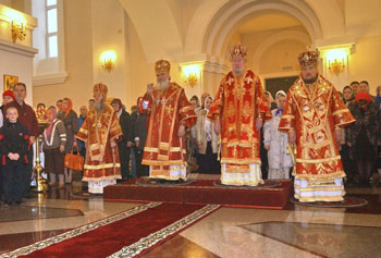 архиерейская служба в Покровском соборе Владивостока