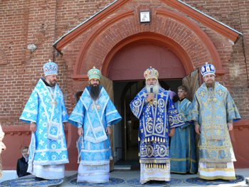 (Слева направо) еп. Николай (Дутка), еп. Иннокентий (Ерохин), архиеп. Вениамин (Пушкарь), еп. Николай (Чашин)