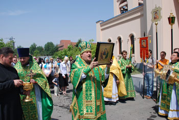 Епископ Уссурийский Сергий в Пхеньяне на праздник Троицы