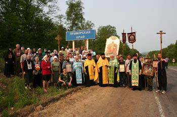 Совместное фото участников Крестного хода Хабаровской и Владивостокской епархий