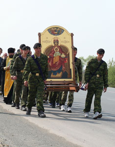 Крестный ход с Державной иконой. Фото Владимира Беликова