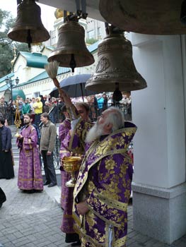 Освящение колоколов Успенского храма г. Владивостока