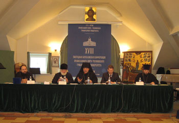 Фото. За круглым столом.