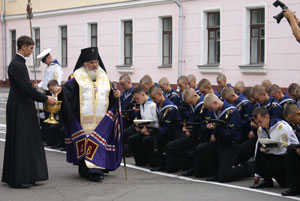 Окропление курсантов святой водой