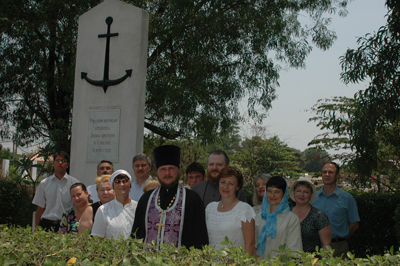 Священники епархии с прихожанами во Вьетнаме