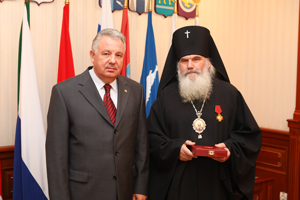 Архиепископ Вениамин и полпред президента в ДВФО В. Ишаев