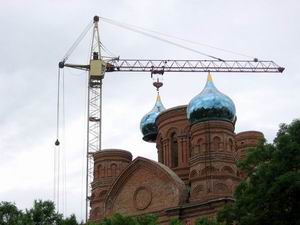 Началась установка куполов на храм Покрова Пресвятой Богородицы