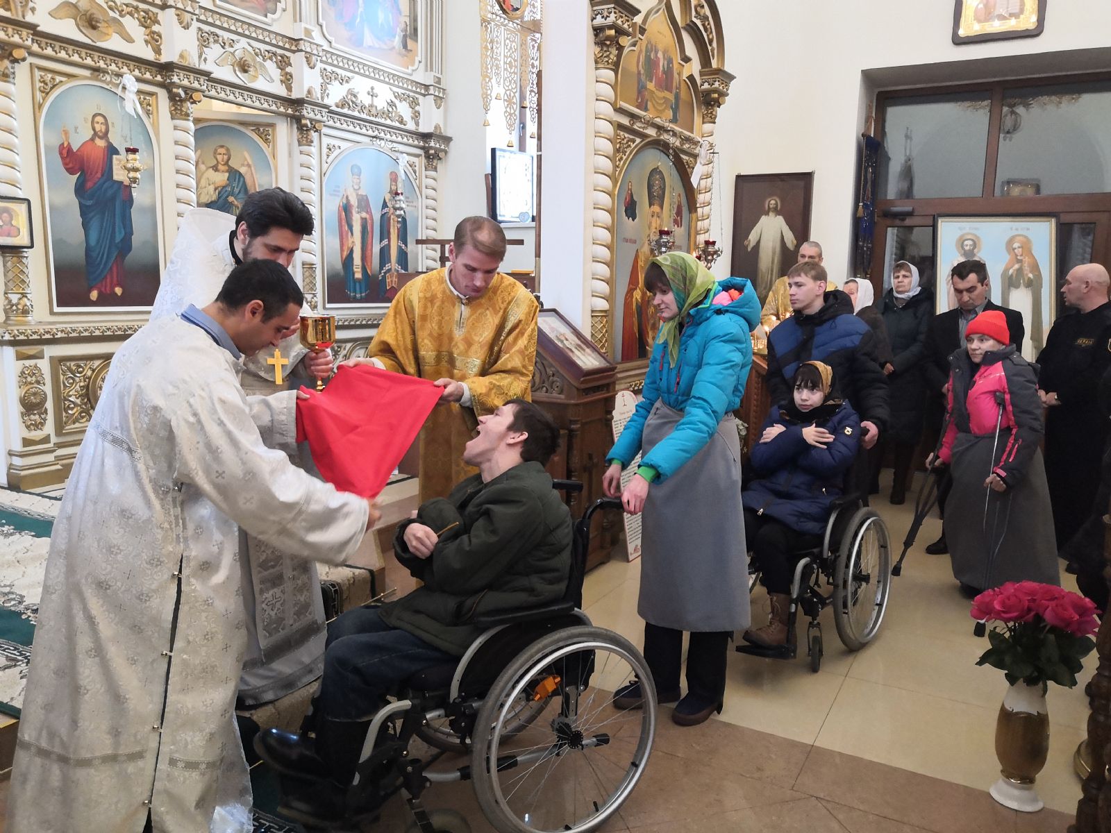 Подопечные из реабилитационного центра для инвалидов побывали на воскресном богослужении