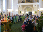 Владивосток. Божественная литургия. В день праздника Святой Троицы ряд клириков и мирян поощрены наградами 