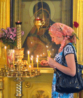 Фото, прихожанка на Божественной литургии