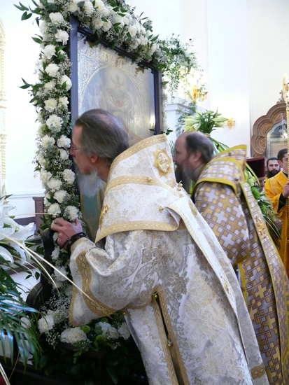 Перенесение Порт-Артурской иконы Божией Матери крестным ходом в Покровский собор