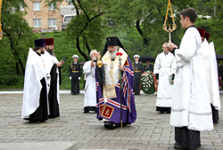 Владивосток. Архиепископ Вениамин совершил литию у места захоронения Муравьева-Амурского 