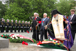 Владивосток. Архиепископ Вениамин совершил литию у места захоронения Муравьева-Амурского 