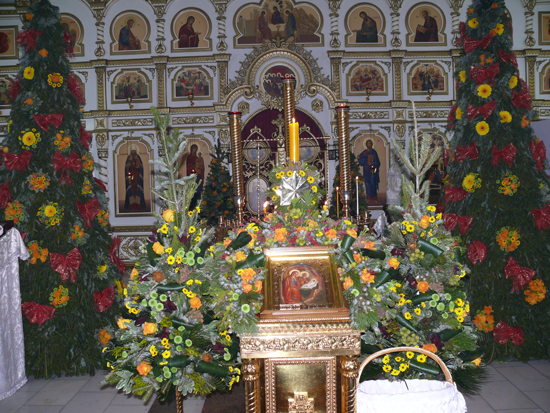 Праздничная Божественная литургия в храме Успения Божией Матери