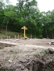 Фото, в Шмаковке восстановлен разрушенный фундамент церкви