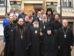 Архиепископ Вениамин с преподавателями и выпускниками училища