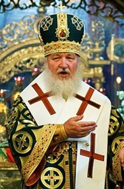 Фото. Москва, Сергиев Посад. Троице-Сергиевая <a href='http://www.700-let.ru' target=_blank>лавра</a>. В День памяти Преставления преподобного Сергия Радонежского Святейший Патриарх Московский и всея Руси Кирилл возглавил Божественную литургию в Успенском соборе, за которой возвел в сан митрополитов ряд архиереев Русской Православной Церкви