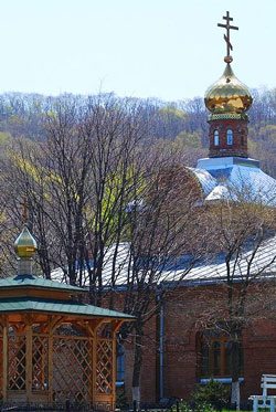 Фото. Владивосток, <a  data-cke-saved-href='http://www.ostrov-grad.ru' href='http://www.ostrov-grad.ru' target=_blank>остров</a> Русский. Храм прп. Серафима Саровского, расположенный на территории Свято-Серафимовского мужского монастыря