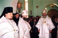 Участники освящения с архиепископом Вениамином
