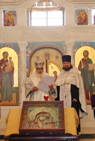 Митрополит Вениамин освятил иконостас в Казанском храме
