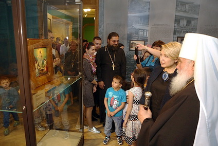 Митрополит Вениамин принял участие в открытии выставки икон