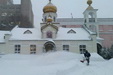Территории вокруг храмов епархии расчищают от снега