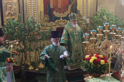 Митрополит Вениамин в День Святой Троицы совершил праздничную Литургию