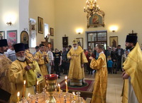 Митрополит Вениамин совершил службу в храме свт. Николая в Уссурийске