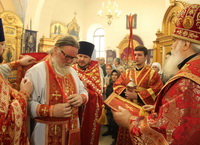 Митрополит вручил Патриаршую награду военному священнику