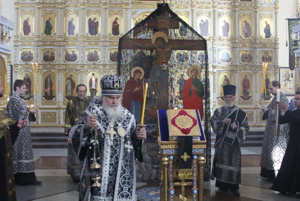Правящий архиерей совершил чин Пассии в Покровском кафедральном соборе