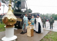 Освящение креста на купол храма в танковой части