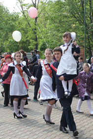 Последние звонки прозвенели в приморских школах