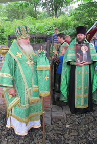 В с. Алексеевка прошел крестный ход к источнику св.прп. Тихона Калужского