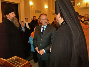 Фото, Представитель президента в ДФО Олег Сафонов посетил Покровский собор 