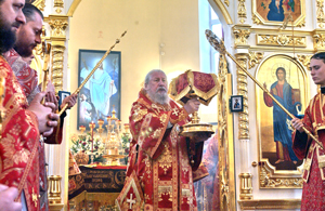 Фото, праздничная Божественная литургия с участием Дальневосточных архиереев