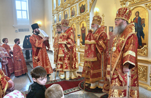 Фото, праздничная Божественная литургия с участием Дальневосточных архиереев