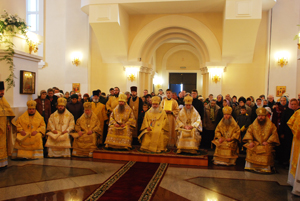 Соборное архиерейское служение в Покровском храме