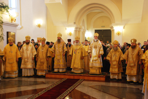 Соборное архиерейское служение в Покровском храме