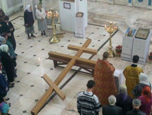 Фото. Арсеньев. Освящение поклонного креста в храме Благовещения Пресвятой Богородицы