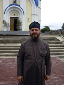 Фото, настоятель храма иерей Николай Хоменко