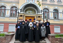 Фото. 15 июня 2012 года. Выпуск Владивостокского Духовного училища