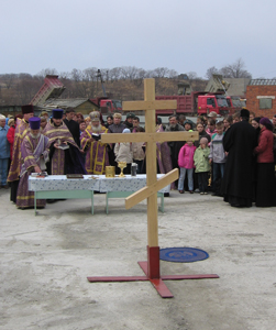 Фото, архиепископ Владивостокский и Приморский Вениамин совершил чин освящения закладки храма в честь Порт-Артурской иконы Божией Матери