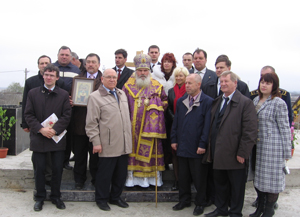 Фото, архиепископ Владивостокский и Приморский Вениамин совершил чин освящения закладки храма в честь Порт-Артурской иконы Божией Матери