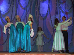 Фото. Владивосток, I Рождественский бал. Танец "Возрождение Руси"