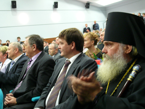 Фото, архиепископ Вениамин принял участие в церемонии инаугурации главы краевого центра