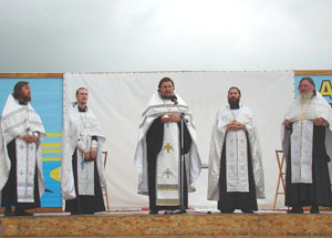 Фото. Уссурийск. Благочинный Западного округа протоиерей Сергий Якутов и духовенство благочиния на торжествах в День Крещения Руси