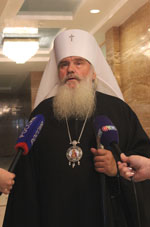 Фото. Владивосток. 27 сентября 2012 года митрополит Владивостокский и Приморский Вениамин дает интервью по итогам визита в Приморскую митрополию Святейшего Патриарха Московского и всея Руси Кирилла